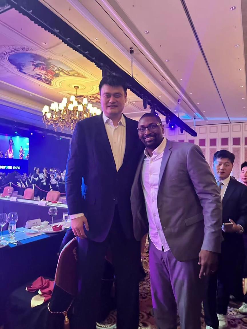 阿泰斯特曬與姚明合照：這是我最喜歡的隊友 姚??！